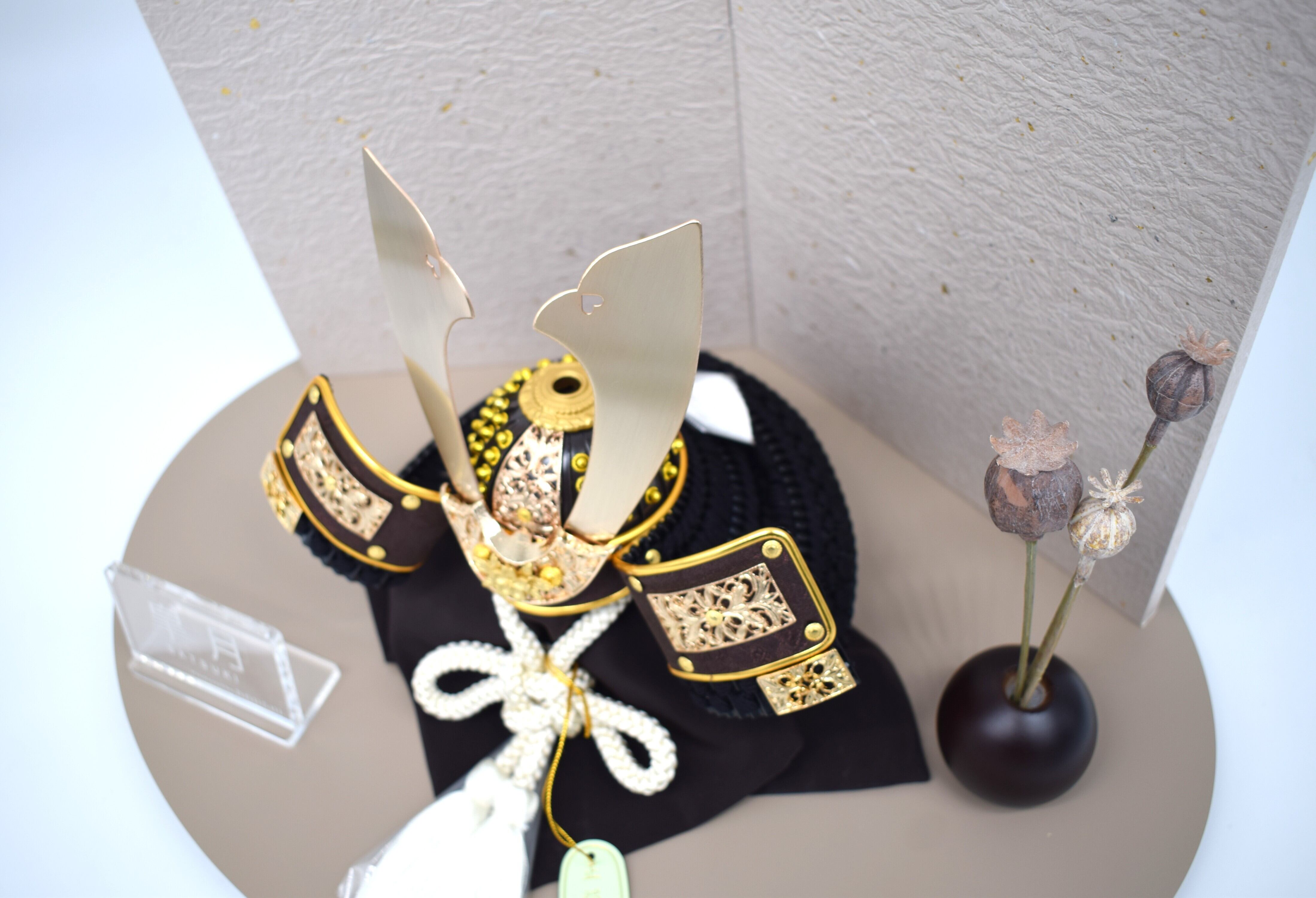 皐月（さつき）兜飾り | 鱗屋商店 (Urokoya Shoten Co., Ltd.)