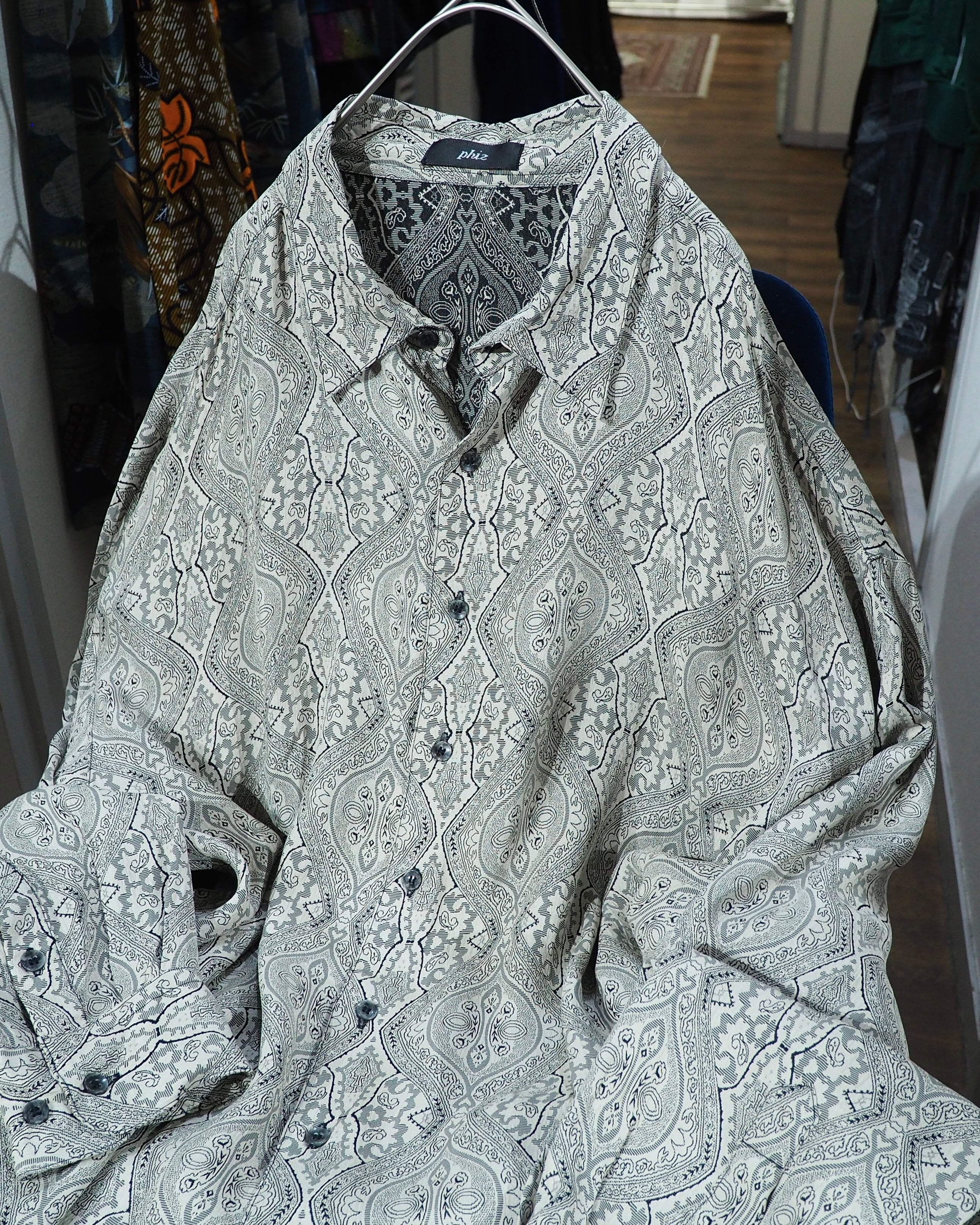 1990s " GOOUCH - Phiz " Beautiful Arabesque pattern Embroidery vintage loose Shirt