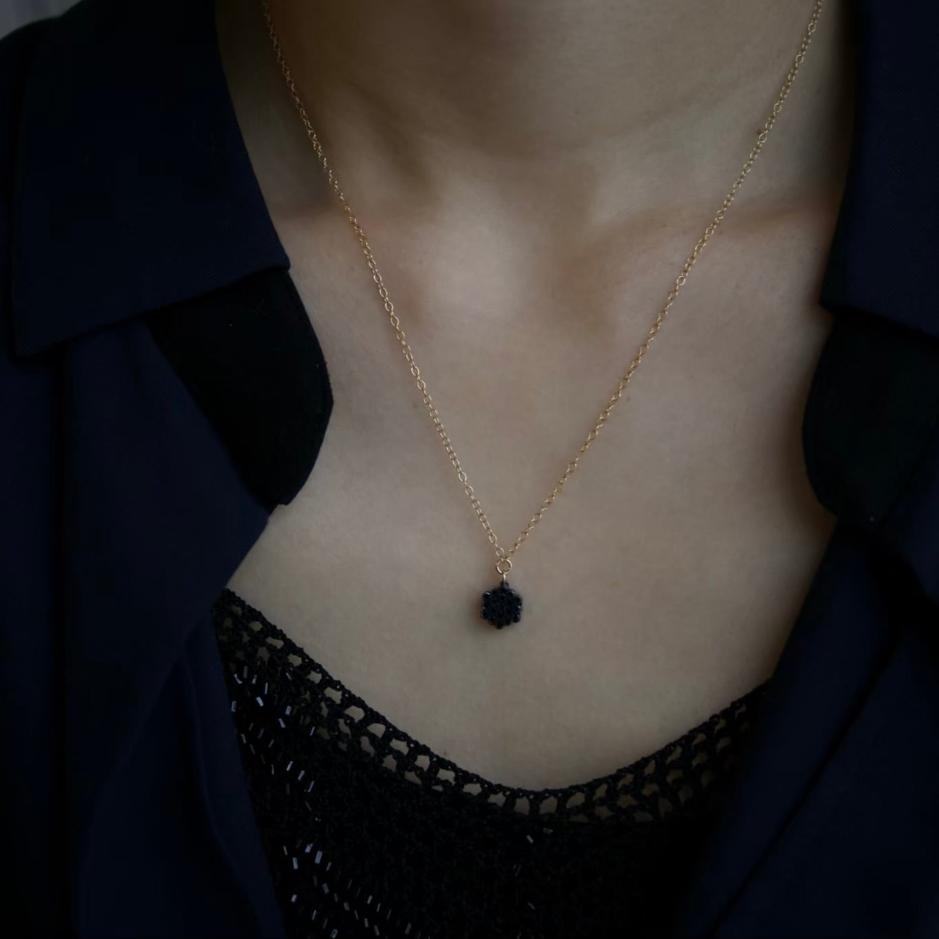 Fil et bijou 黒3層ペンダント1P/六角形