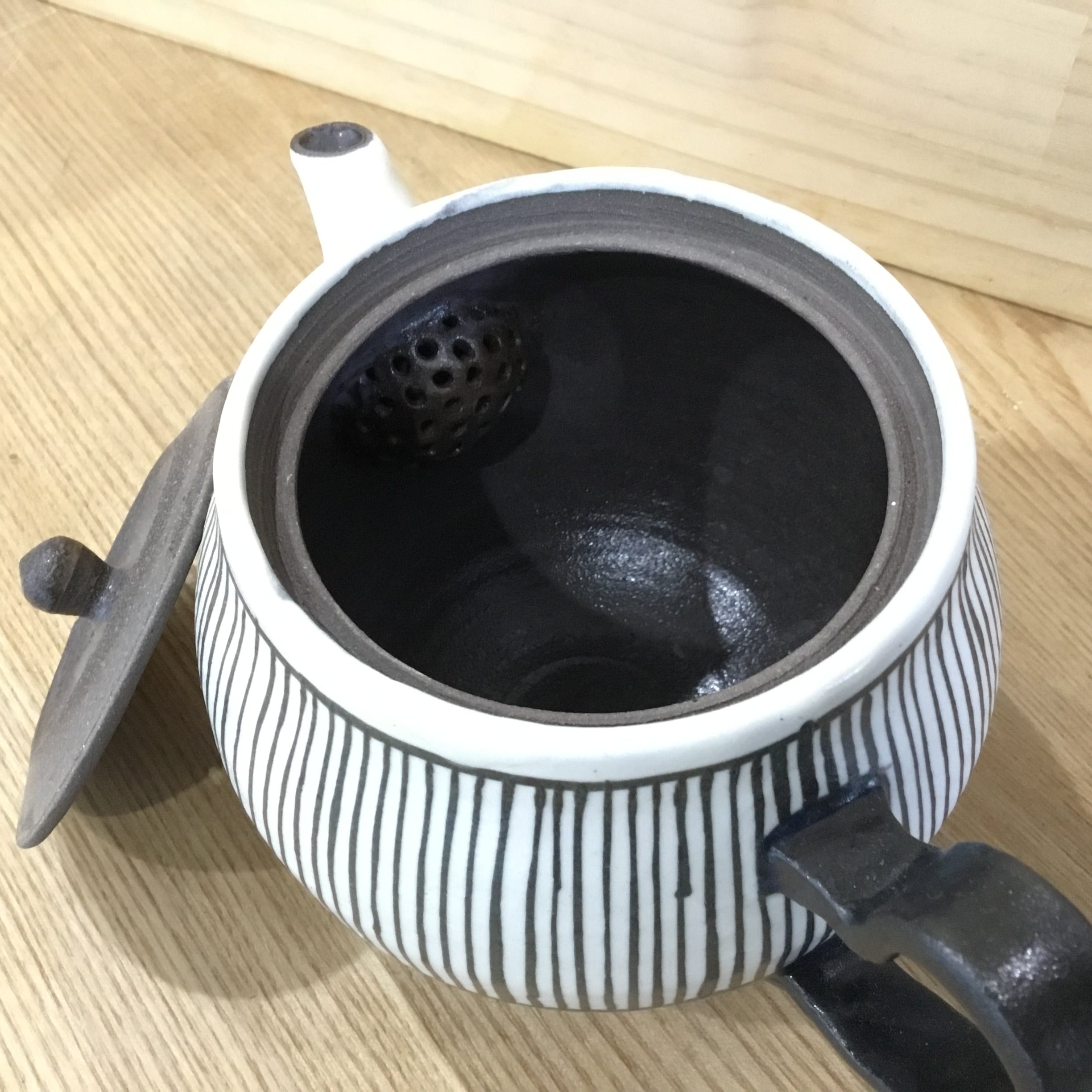 笠間焼 小林哲也作 「鉄十草」ティーポット | 趣味の園芸と陶器山竹