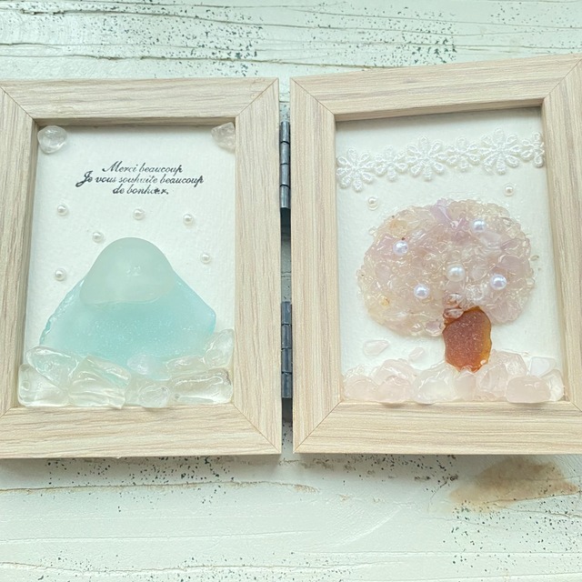 "富士山と桜の景色。"