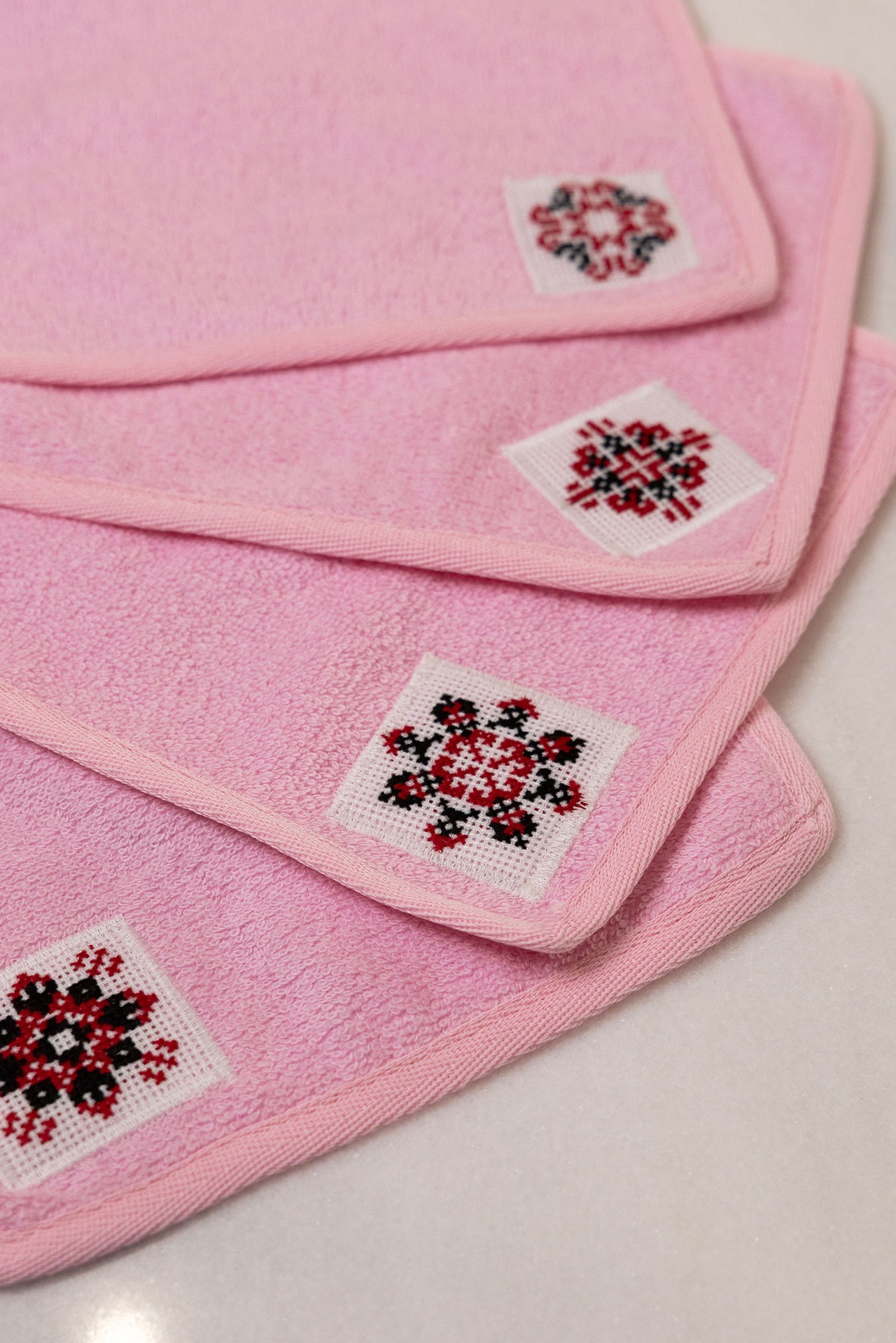 ウクライナ暗号手刺繍入りハンカチー 祈り　(Молитва)　ハンドタオル - 4