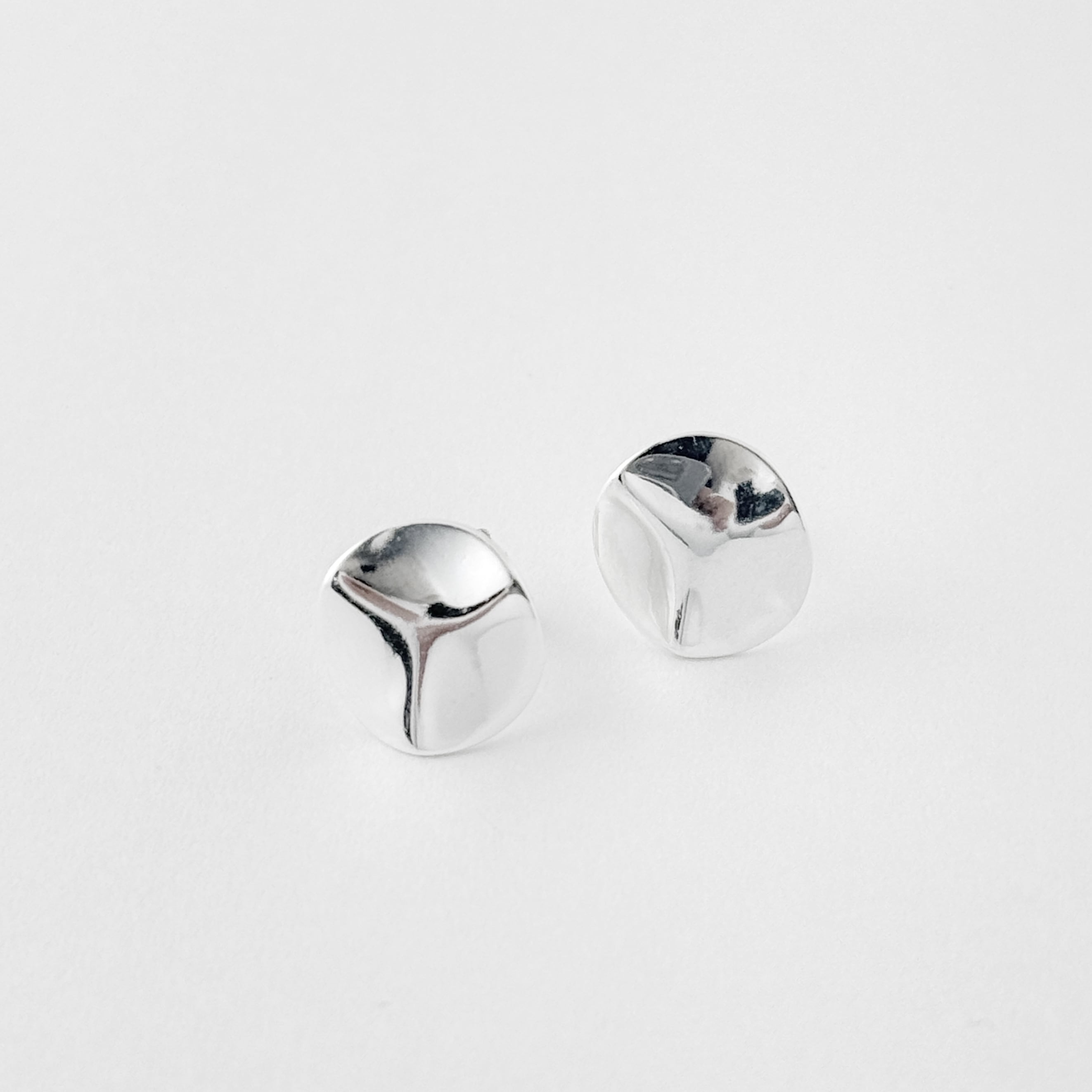 ラスト2！！！】リトル ナミナミ スタッドピアス 小顔効果と レフ板