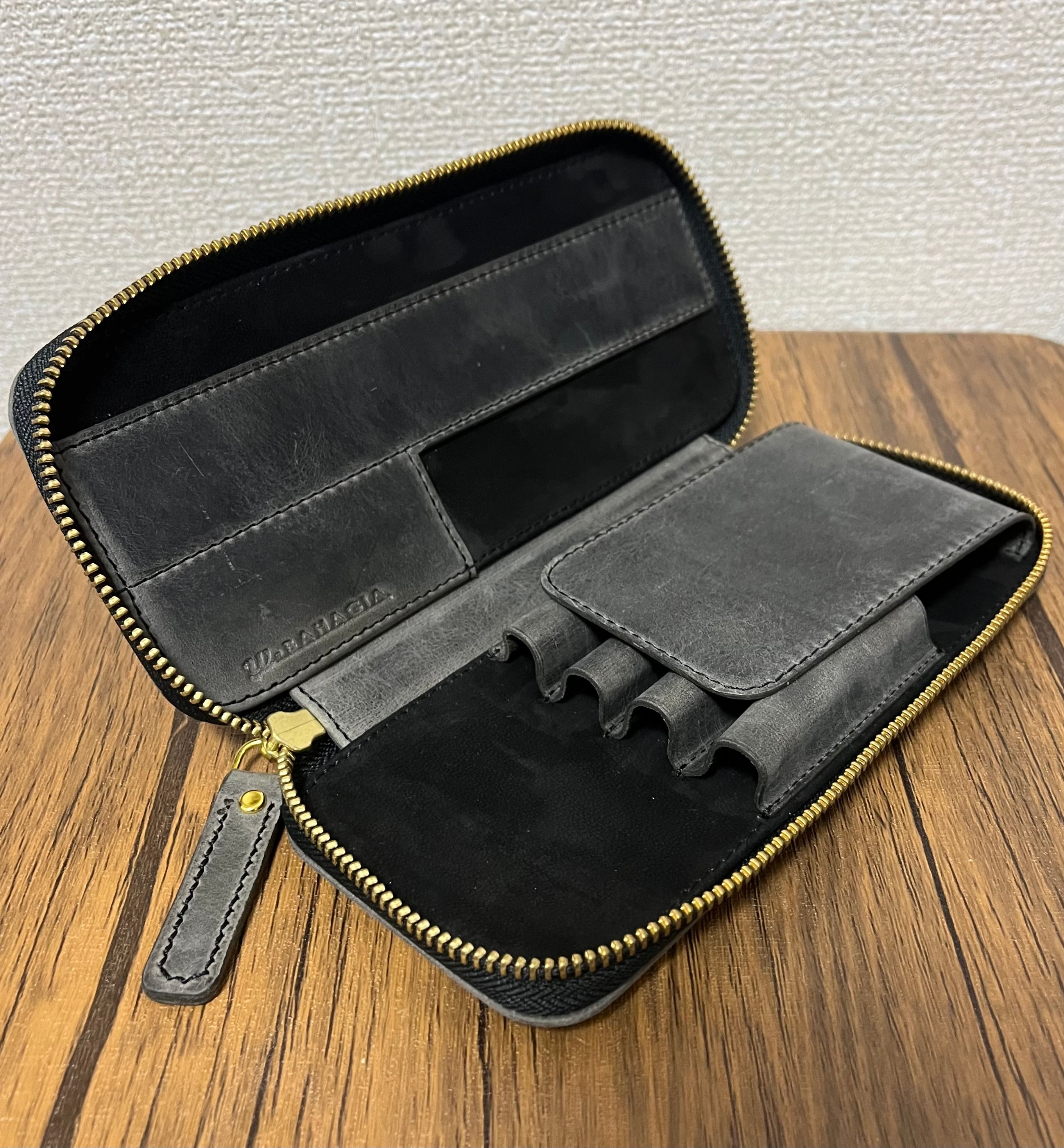 もっちさん専用　バハギア ペンケース 美品 バハギア ペンケース ラウンドジップ型 クレイジーホース Italy ダーク