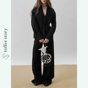 夜更けの花が息づく影：ブラックVネックシャツ《XU0262》