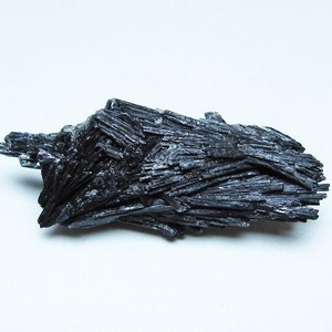 ブラック カイヤナイト 原石 一点物 171-7479