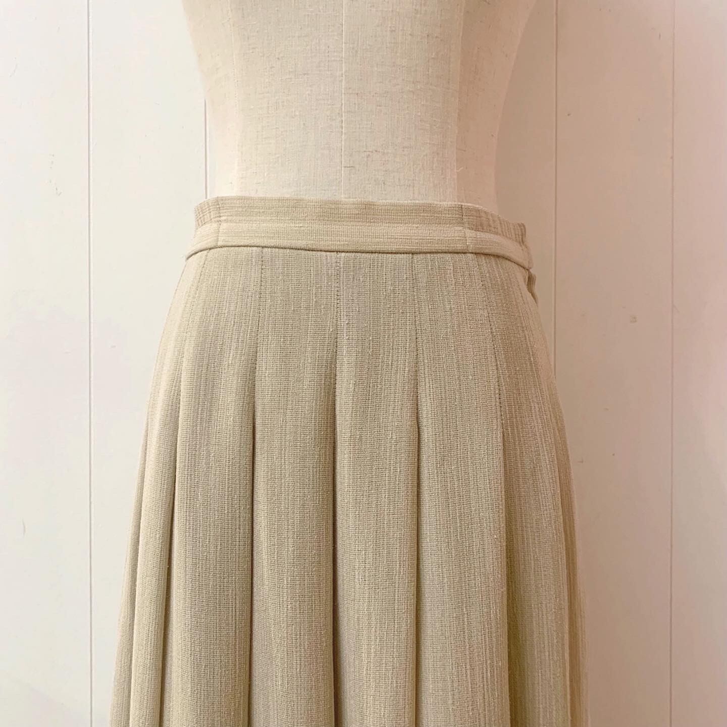 pale green tuck crape skirt