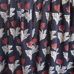 ブロックプリント生地【50cm単位】インド綿  花柄(大) 黒×赤×生成り #50710-BK1【再入荷】