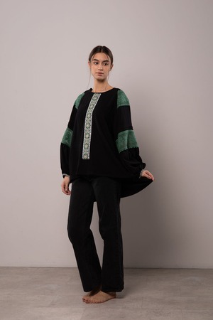 ウクライナ刺繍ヴィシヴァンカ　手刺繍　麻　レディース・フリーサイズ