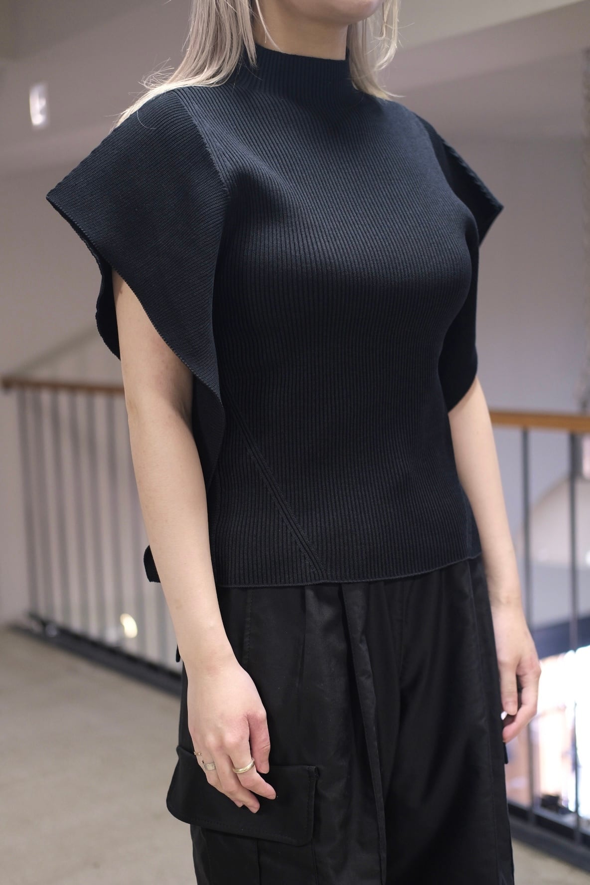 CFCL】PORTRAIT CREASE TOP -BLACK- | loop
