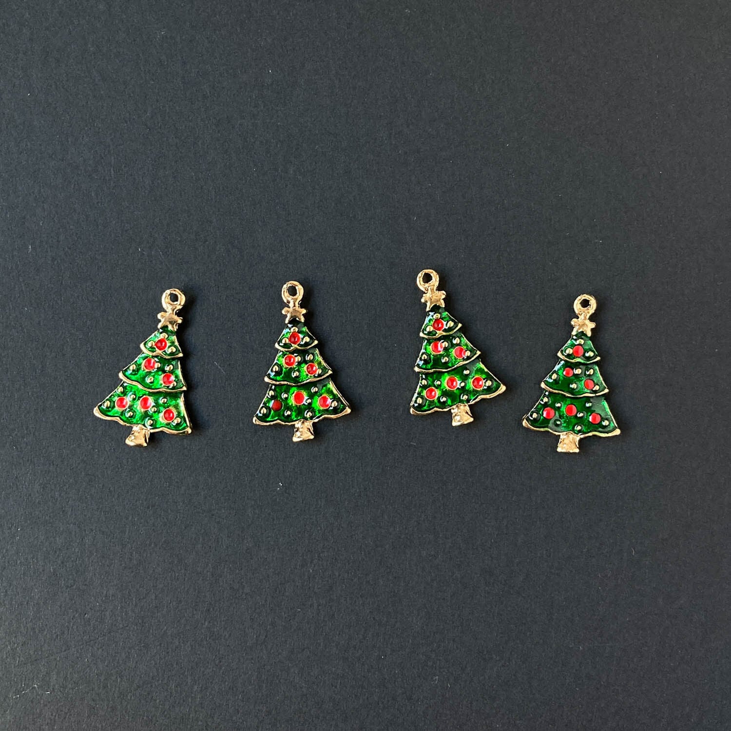 クリスマスツリーのエポカラーメタルチャーム | Dua-アクセサリー
