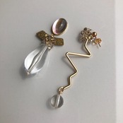 オーロラカボション クリア アシンメトリーピアス / イヤリング / サージカルステンレス