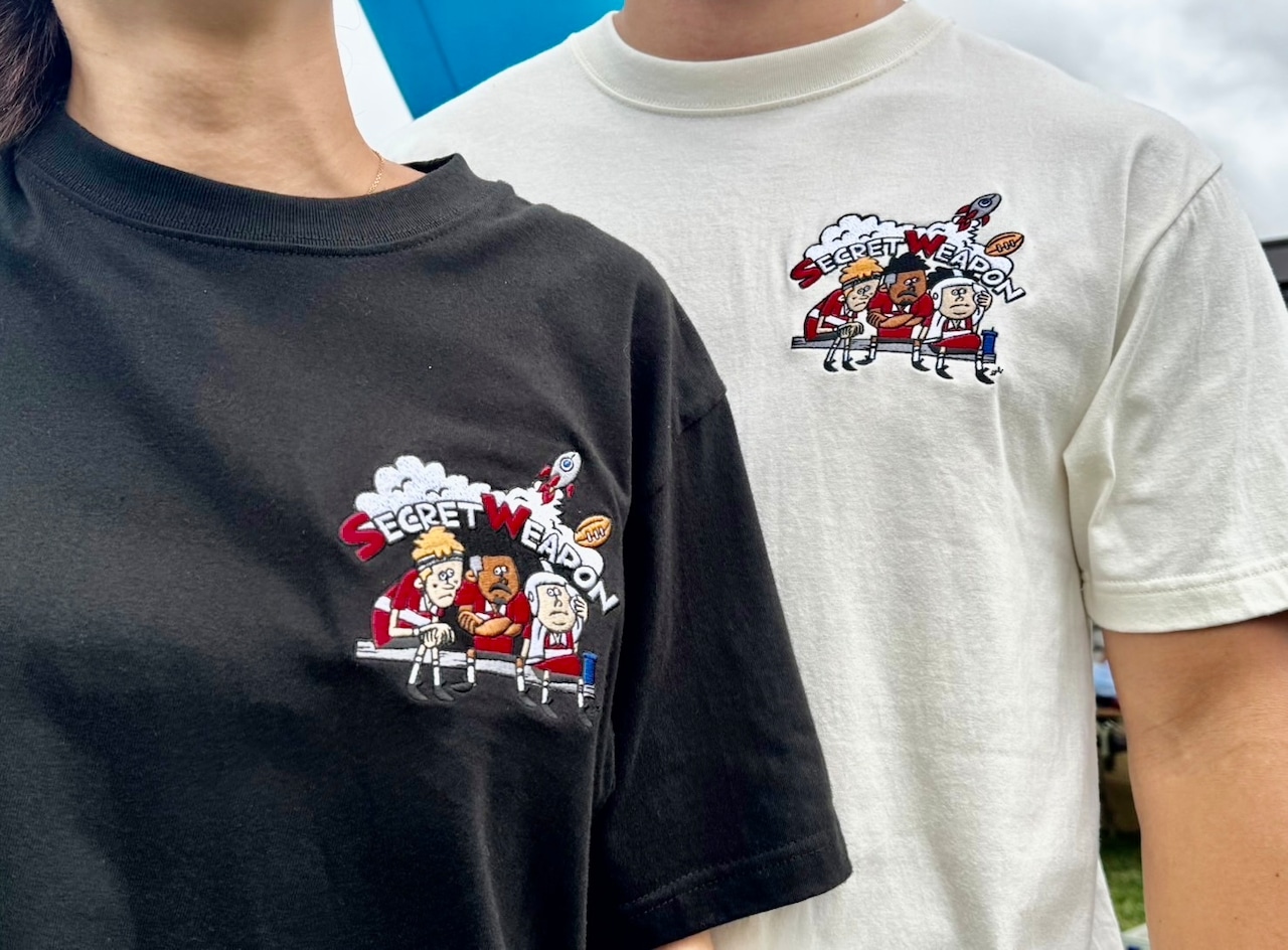 Secret weapon 秘密兵器Tシャツ 黒