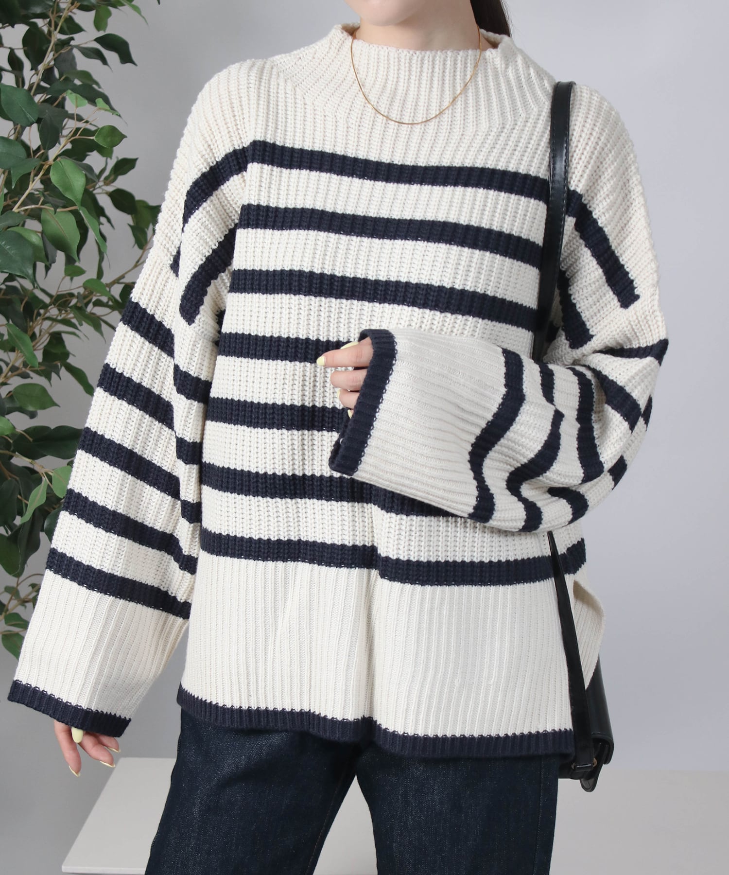 ボーダーハイネックニット
