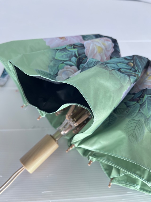 静かな庭に、花が咲く　三つ折り傘　[sam001]