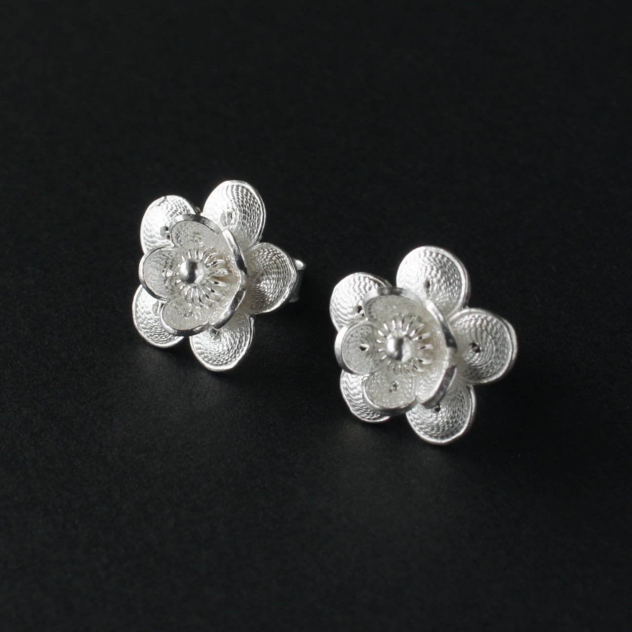 カメリア ピアス / 銀線細工 | マルタフィリグリー | マルタ直輸入の銀