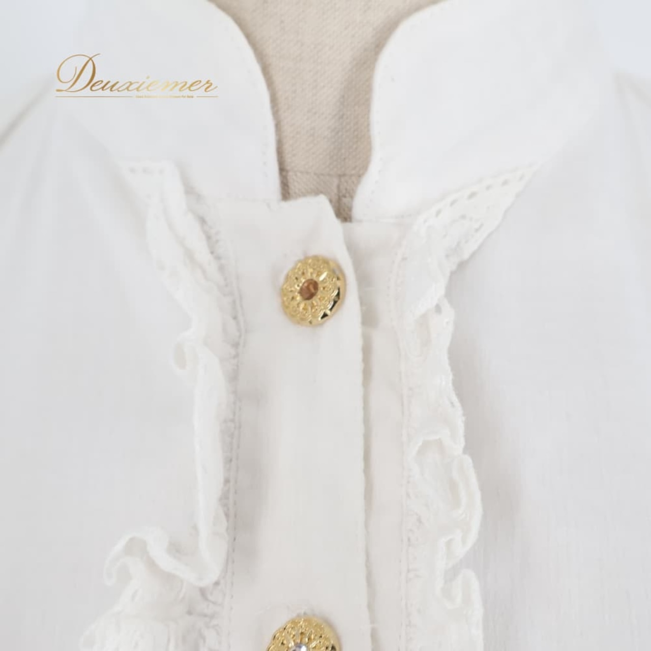 フラメンコ 衣装 トップス ブラウス ホワイト系 ゴールド系 白 金 ダンス パーティ 発表会 フリル おしゃれ エレガント ボタン フリルブラウス フロントボタン エレガントブラウス 上品 大人可愛い ダンス衣装 舞台衣装 発表会衣装 演奏会 フェミニン