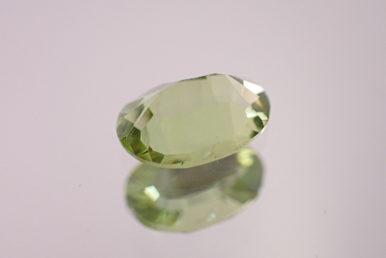 ペリドット(コンケーブカット)　0.71ct　[D2-355]