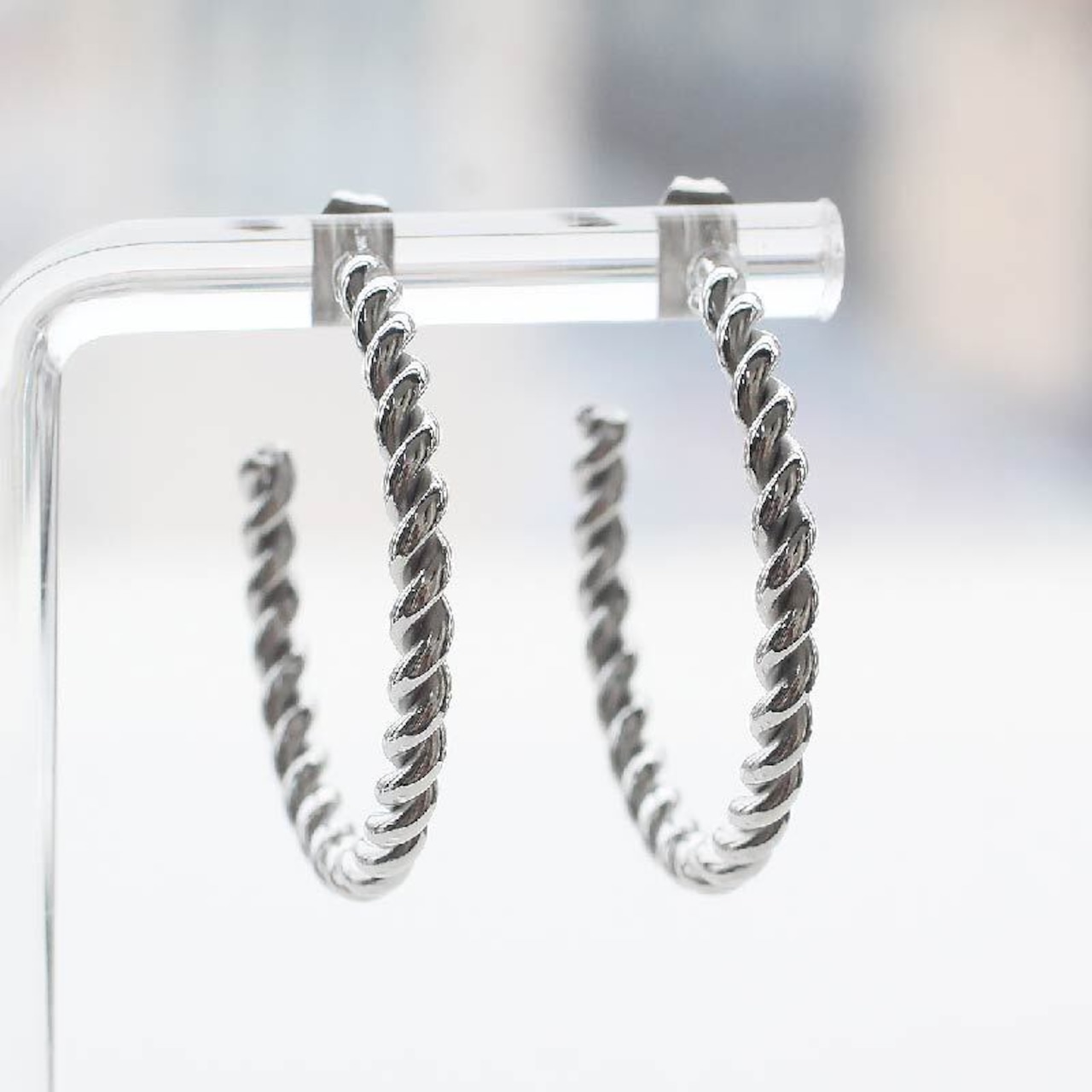 【ネコポス便】金属アレルギー対応 ツイストフープピアス R 1814