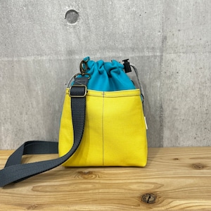 -* 2WAY巾着ショルダー *- 横Dカン付き【スカイブルー×バニラ】