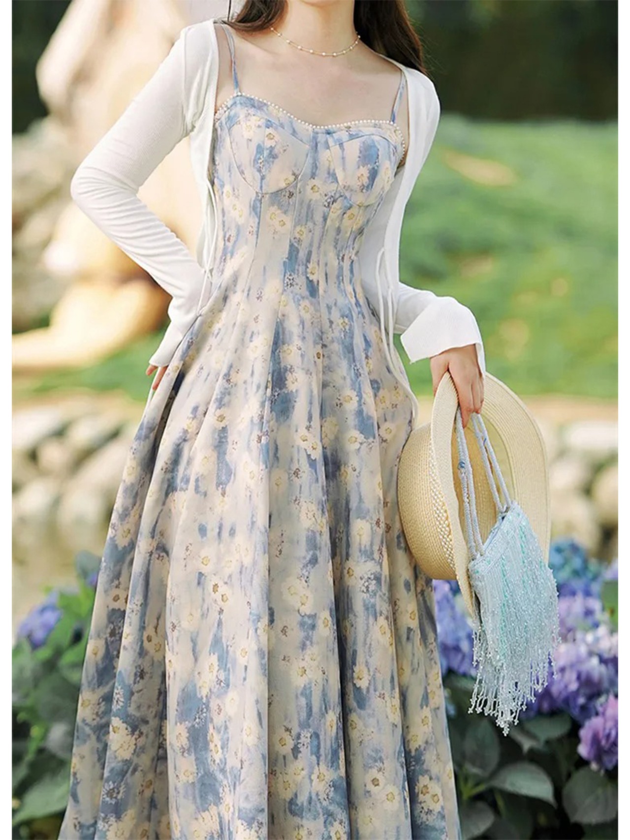 【0030】Blue Flower A-Line Short Sleeve Dress