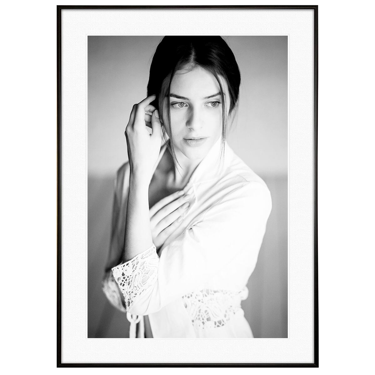 人物写真 ポーズをとる女性 インテリアアートフォト モノクロポスター額装 AS4363