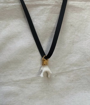 ribbon coral necklace 2