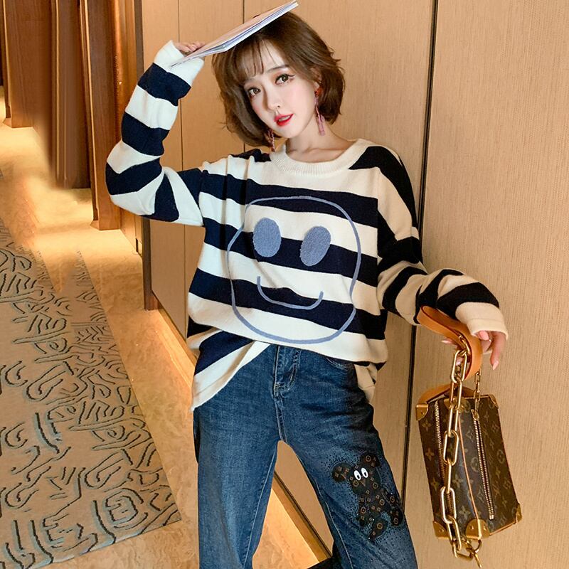 刺繍ストライプラウンドネックルーズニットセーター オータムウィンター 秋物 冬物 Oネック MIUCO4847673459
