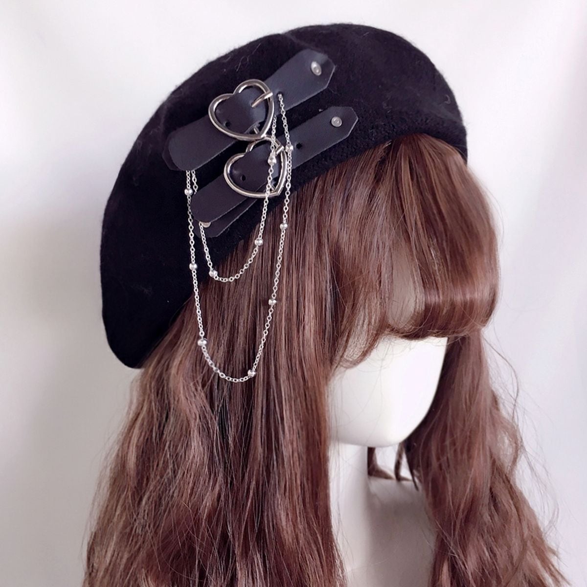 サイドハートストラップチェーン付きベレー帽 | Maiden's Rêve