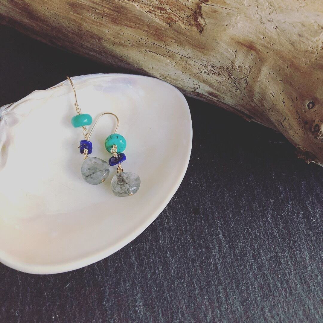 グレークォーツ×ラピスラズリ×アンティークターコイズのピアス