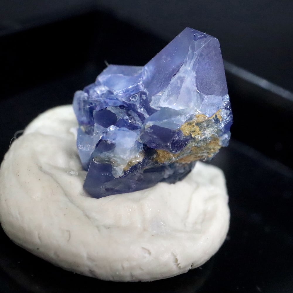 ベニトアイト ベニト石 ケース入り 結晶 0,3g BN176 鉱物 標本 天然石