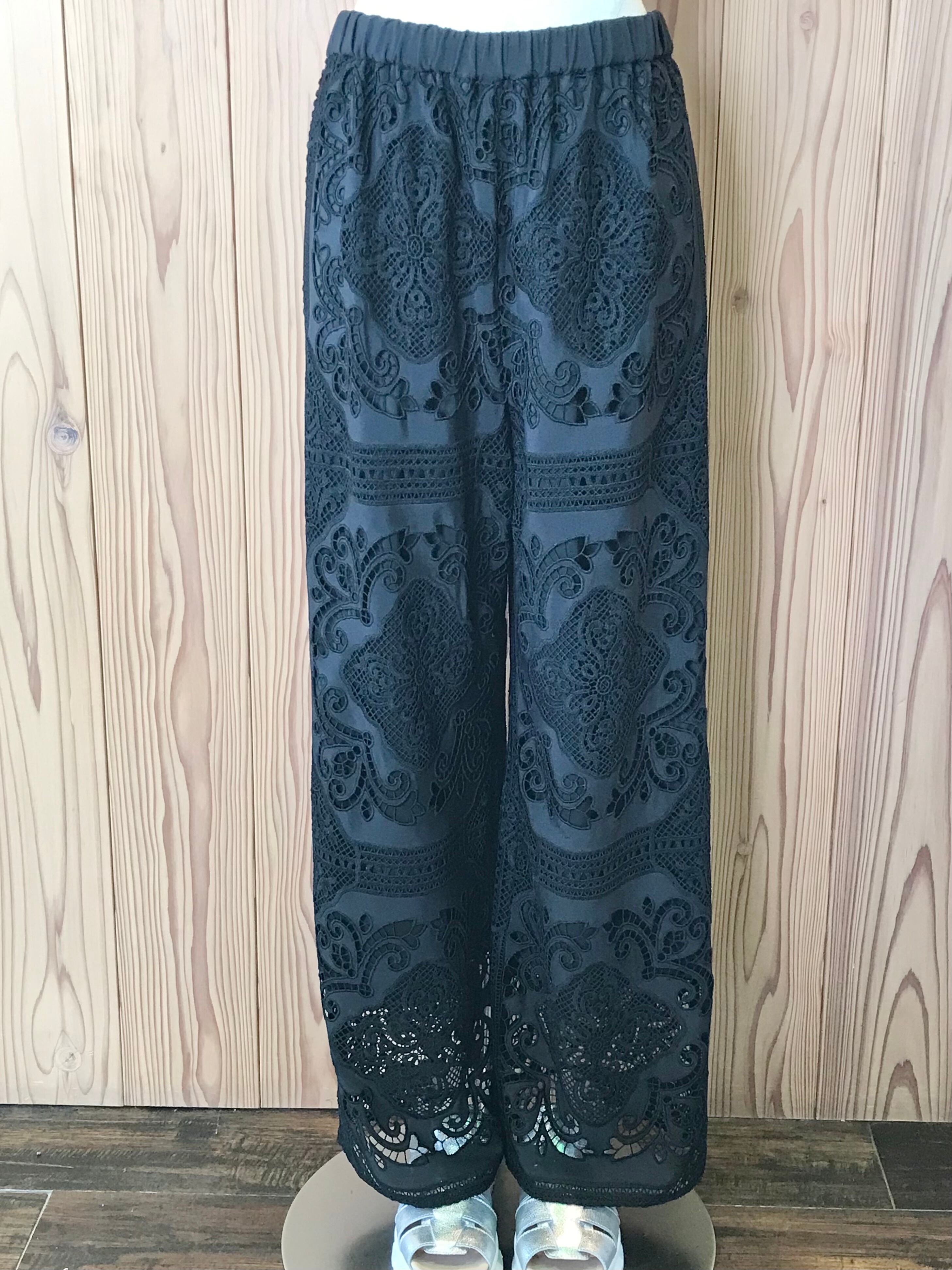 【GRACE CONTINENTAL】パネル刺繍パンツ