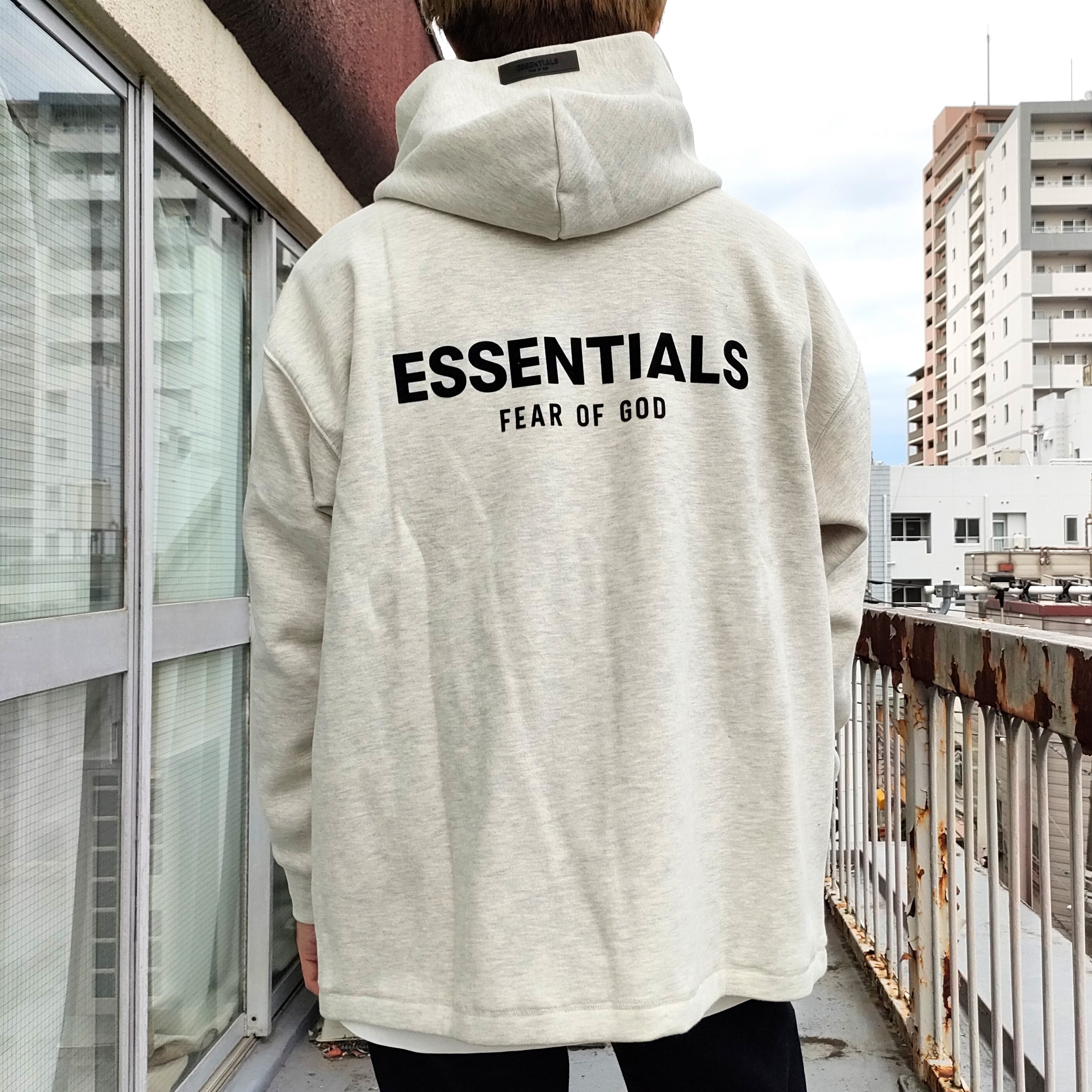 【Fear of God ESSENTIALS】Relaxed Hoodie (Light Oatmeal)