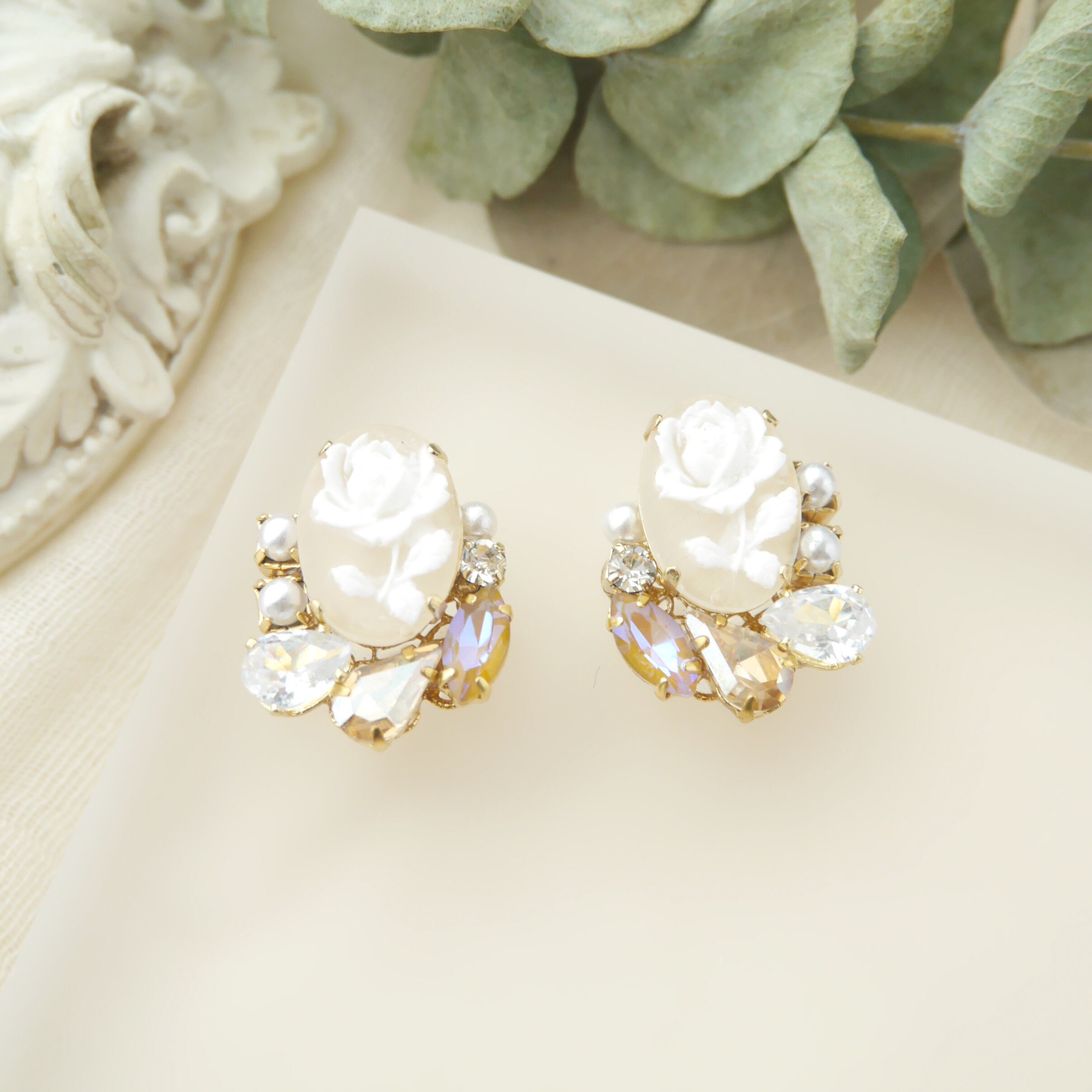 カメオ フラワー× ビジュー〈クリーム〉