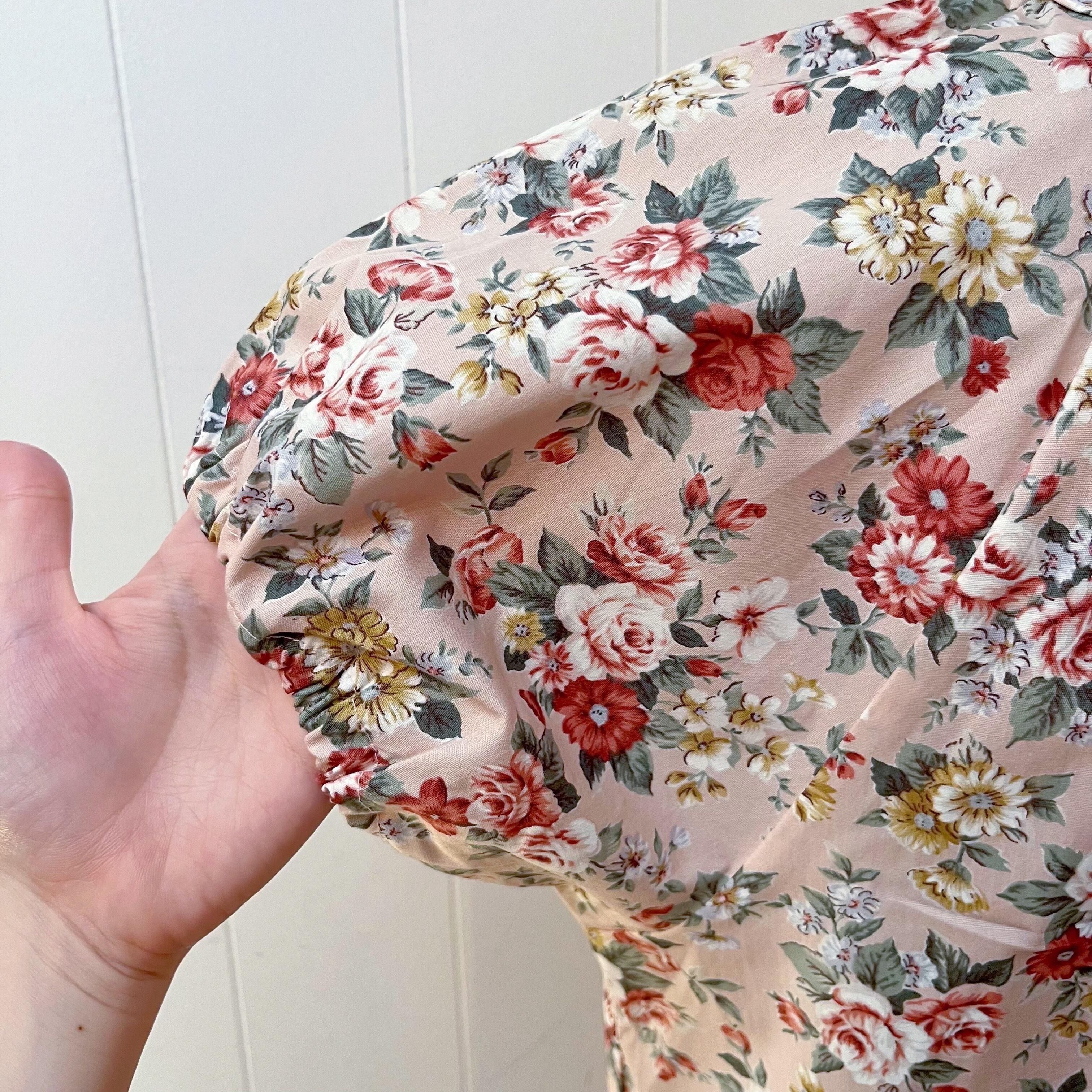 dahlia and rose gather sleeve one-piece