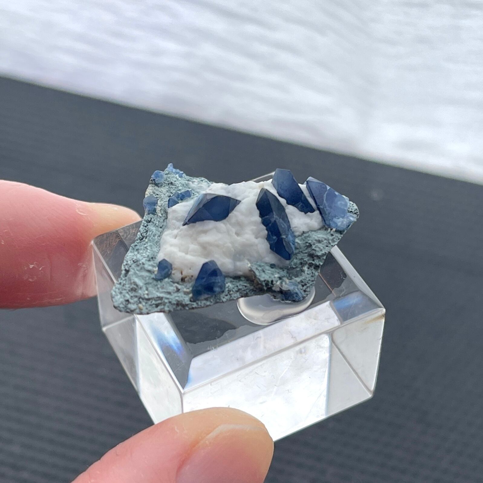 ベニトアイト【Benitoite】アメリカ産 | PEANUTS MINERALS