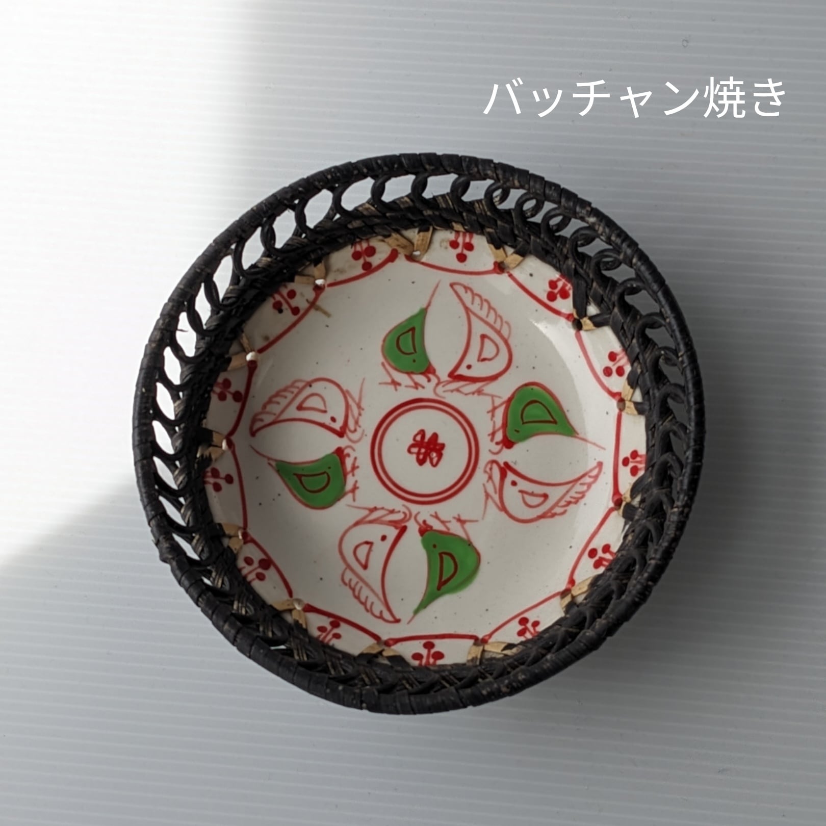 新品ベトナムのバッチャン焼き かわいい菊絵の鍋敷き 壁飾り - 食器