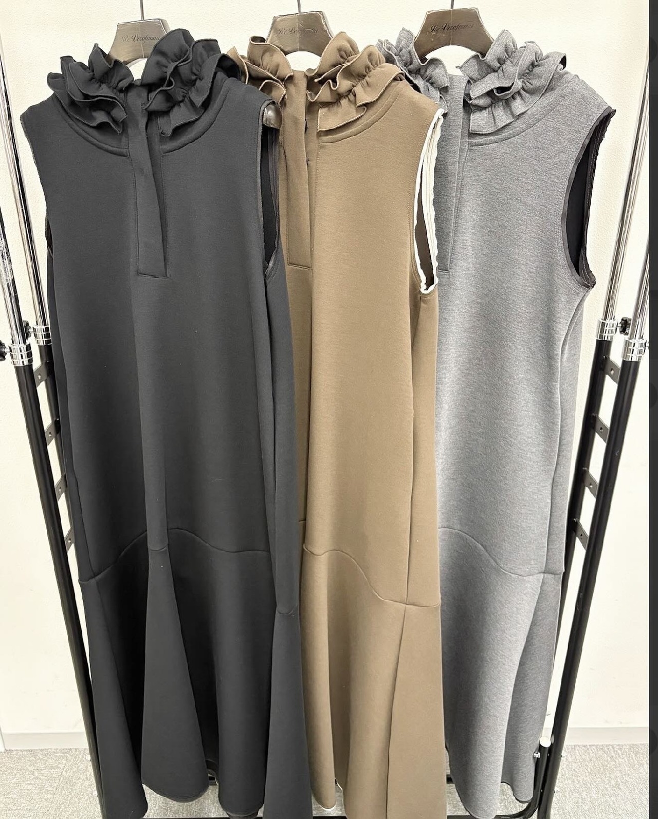 ヴェロフォンナ Re.Verofonna　フリルフーディーノースリーブOP