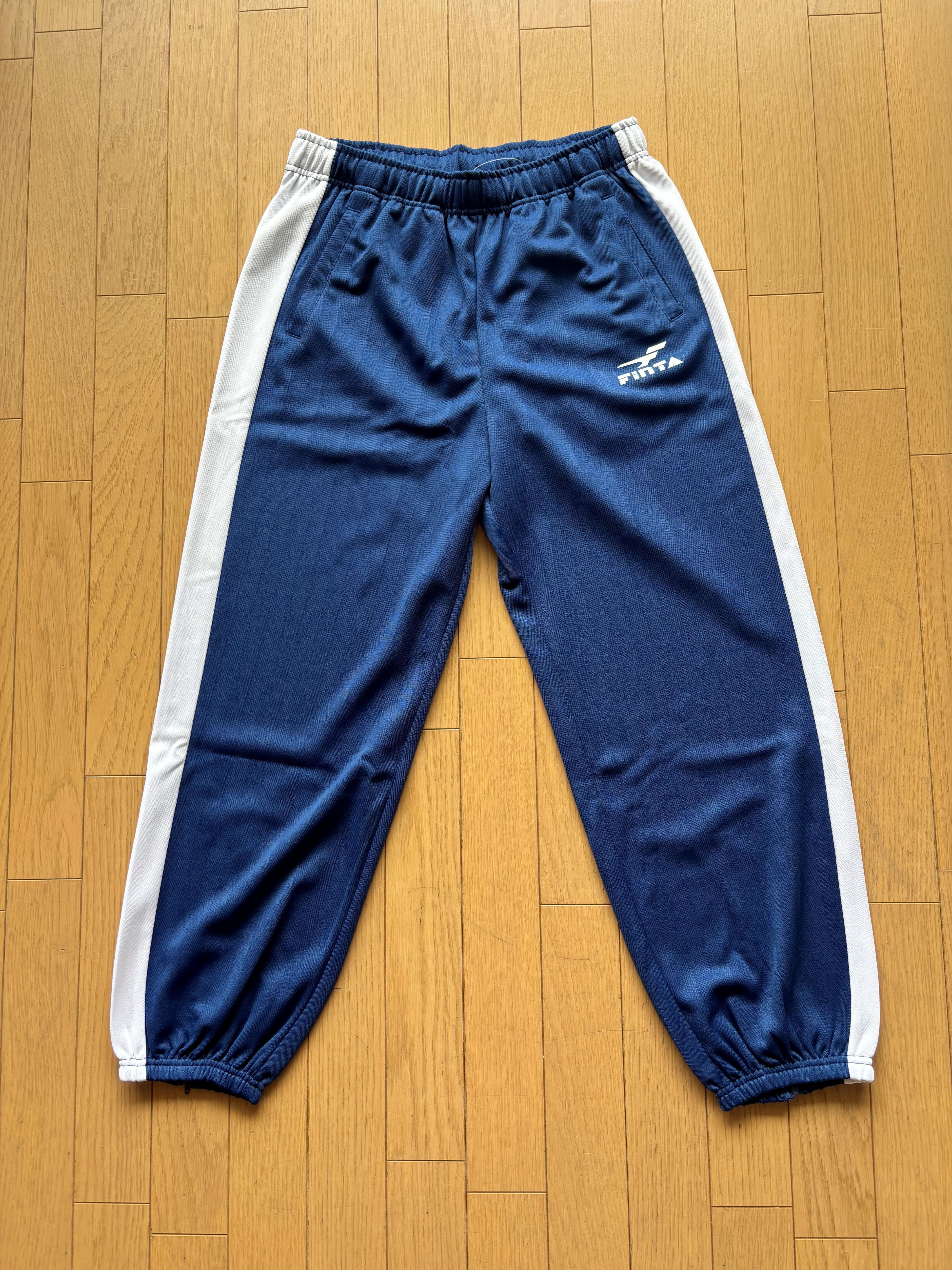 普通のジャージパンツ