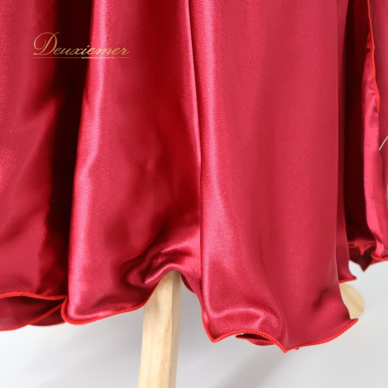 ベリーダンス オリエンタル 衣装 スカート レッド系 無地 シンプル 練習 レッスン 赤 光沢 アーム アーム飾り 腕飾り 鮮やか 上品 スリット ダンス衣装 イベント ステージ おしゃれ