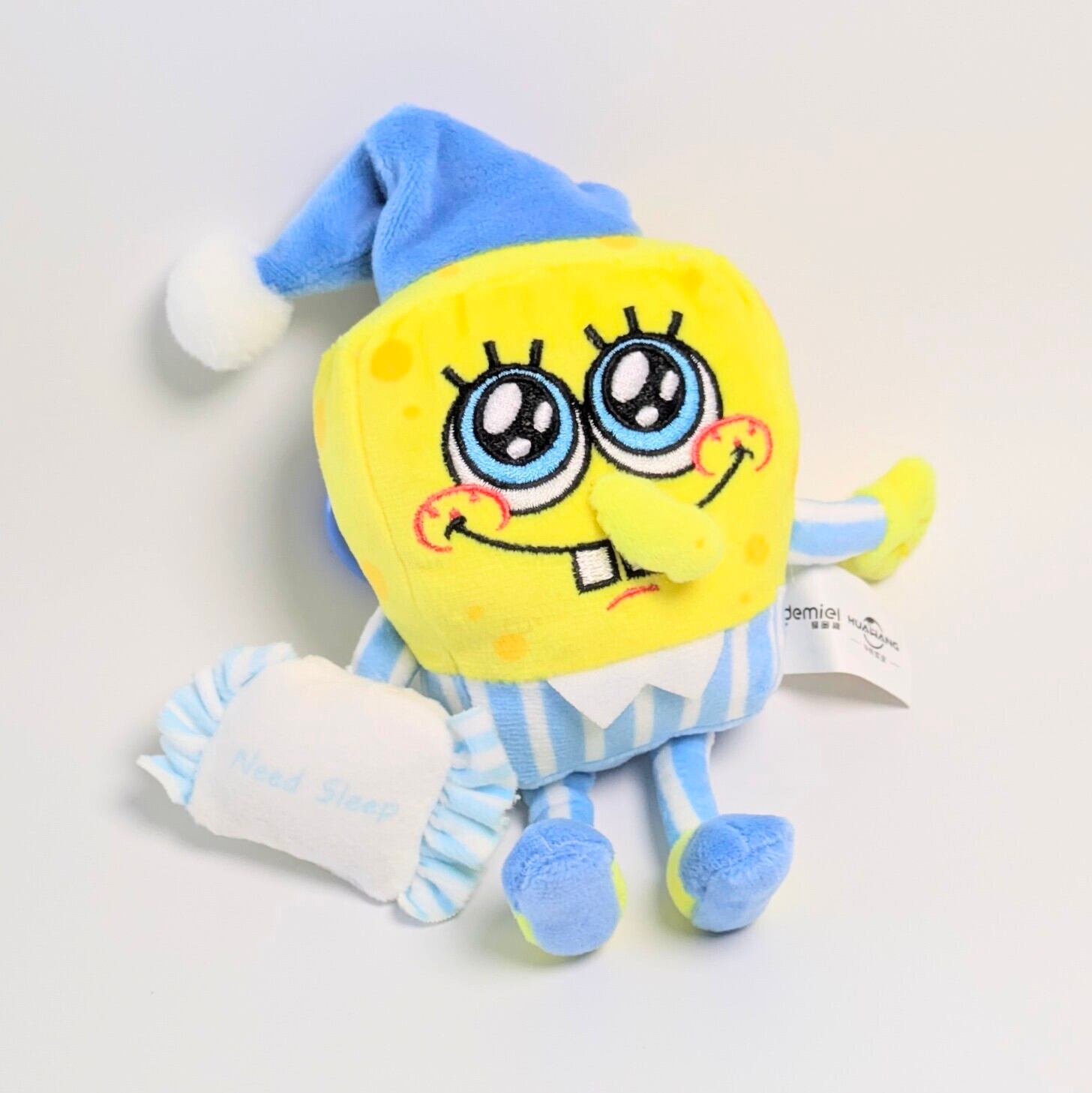 【 SpongeBob SquarePants ( スポンジボブ )  】スポンジボブ パジャマコスチューム with 『Need Sleep』枕ver.  / ぬいぐるみキーホルダー / プラッシュキーホルダー 〚アメリカン雑貨 アメトイ〛