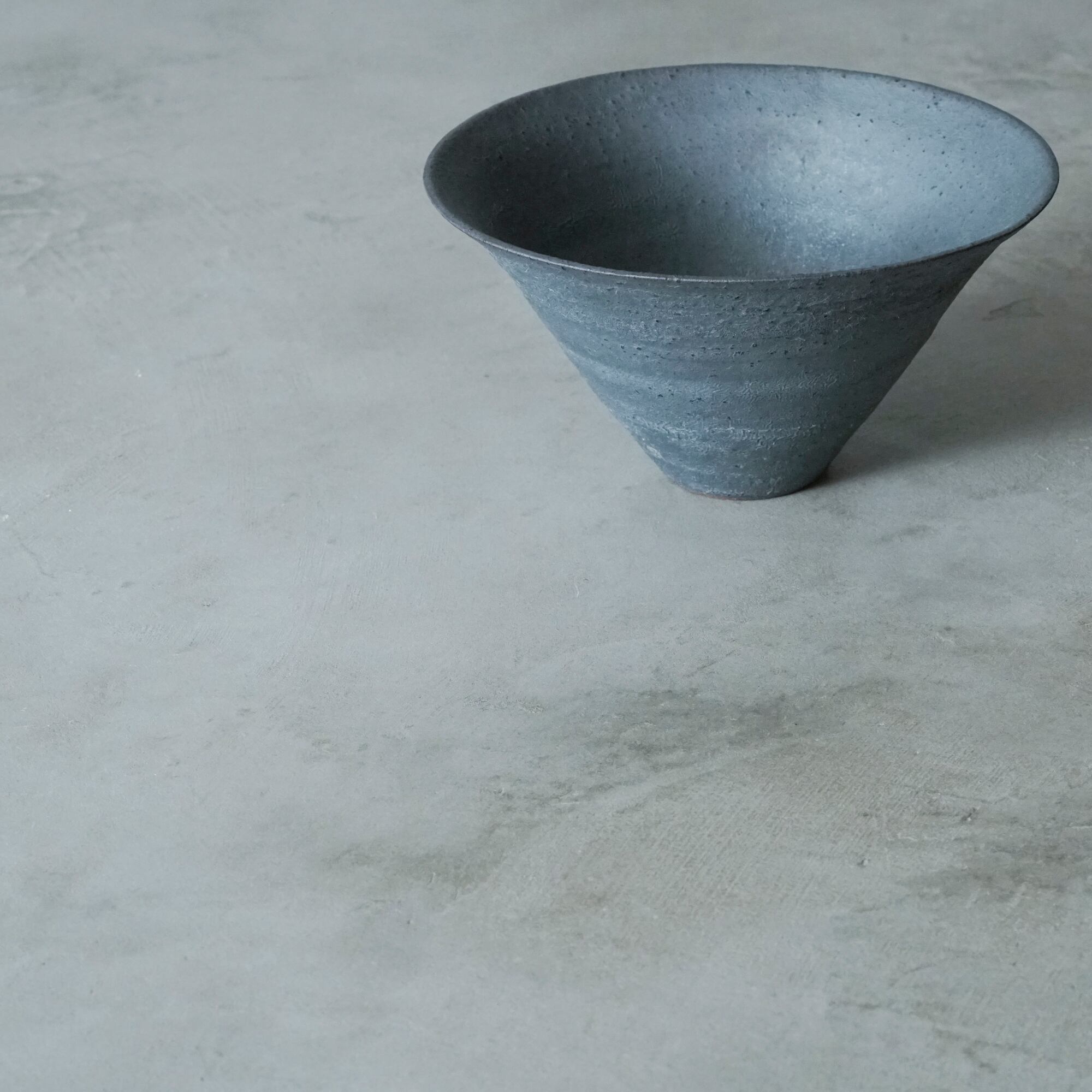 二階堂明弘 125 錆器 三角碗 | FUURO