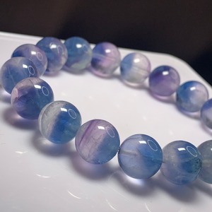 04.スカイブルー×カラーレスバイカラーフローライトブレスレット