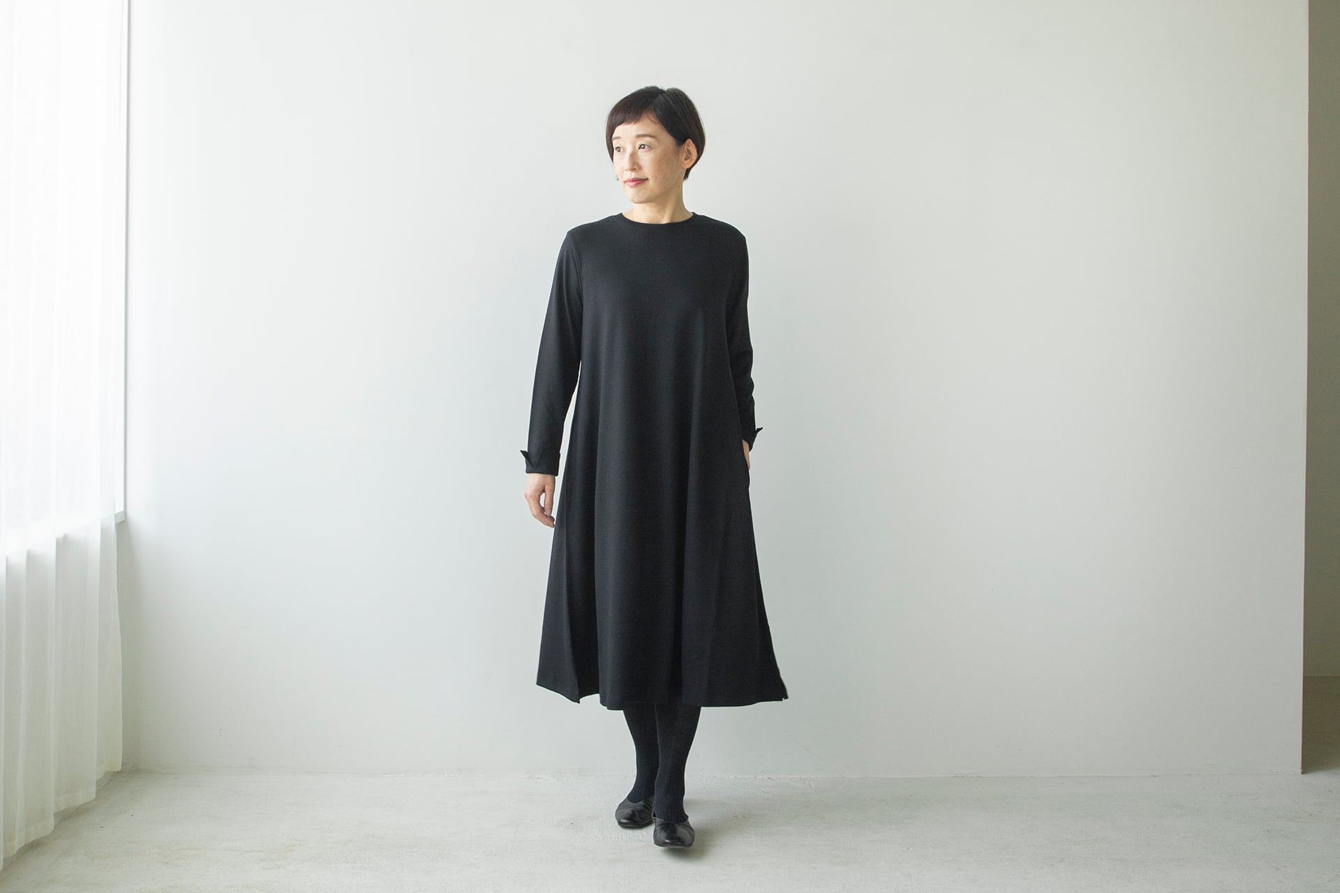 チャコール】「HAND ROOM WOMENS」ウールジャージーのクルーネック