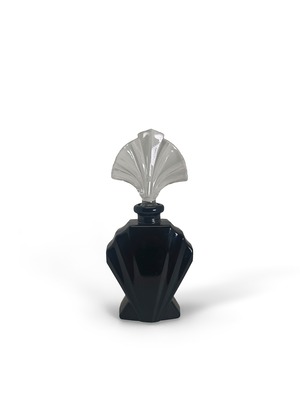 ヴィンテージ雑貨 アールデコ調ファン型パヒュームボトル（黒ガラス）