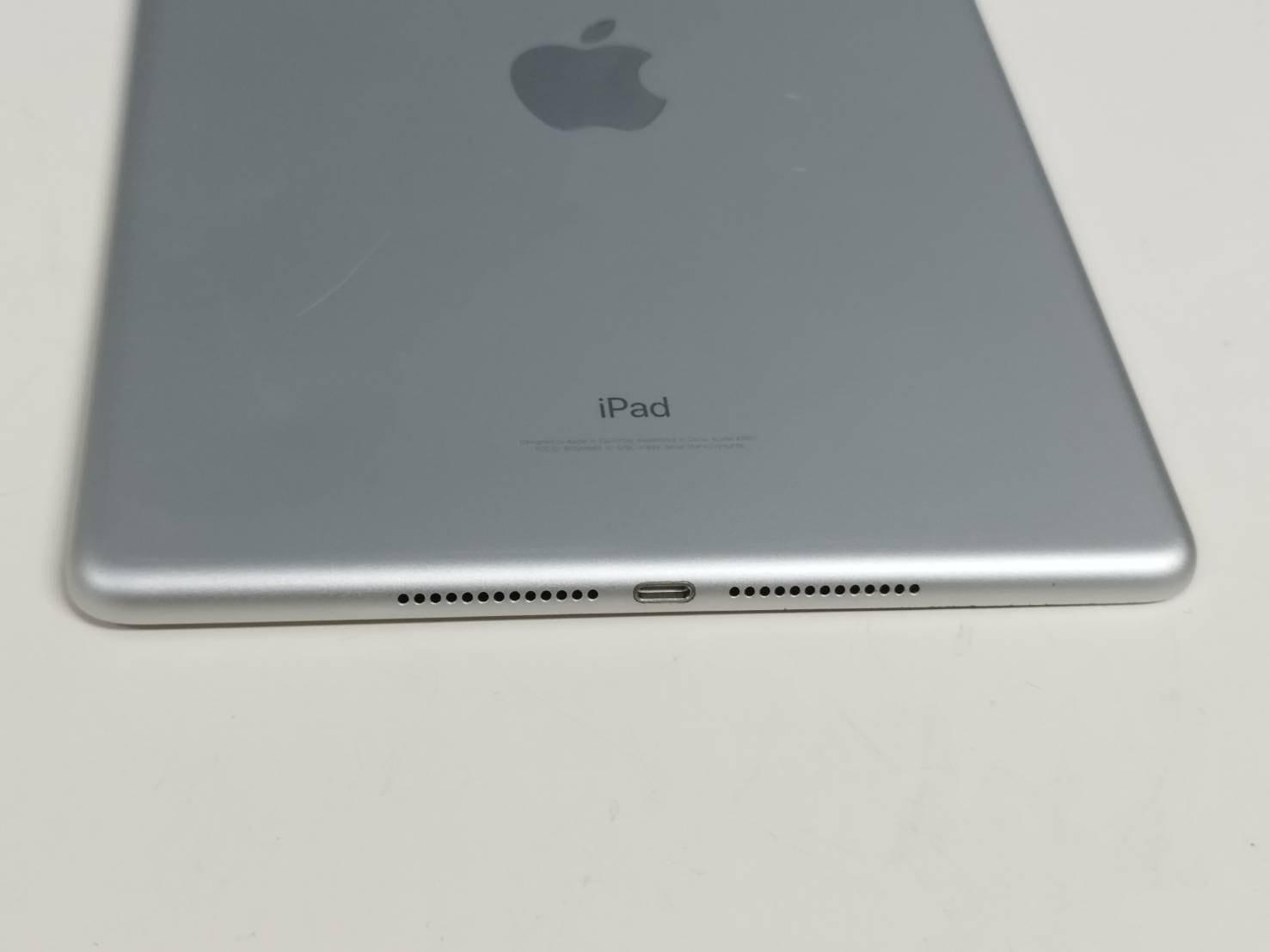 Wi-Fiモデル】iPad 第6世代/9.7インチ/A1893/32GB〈MR7G2J/A