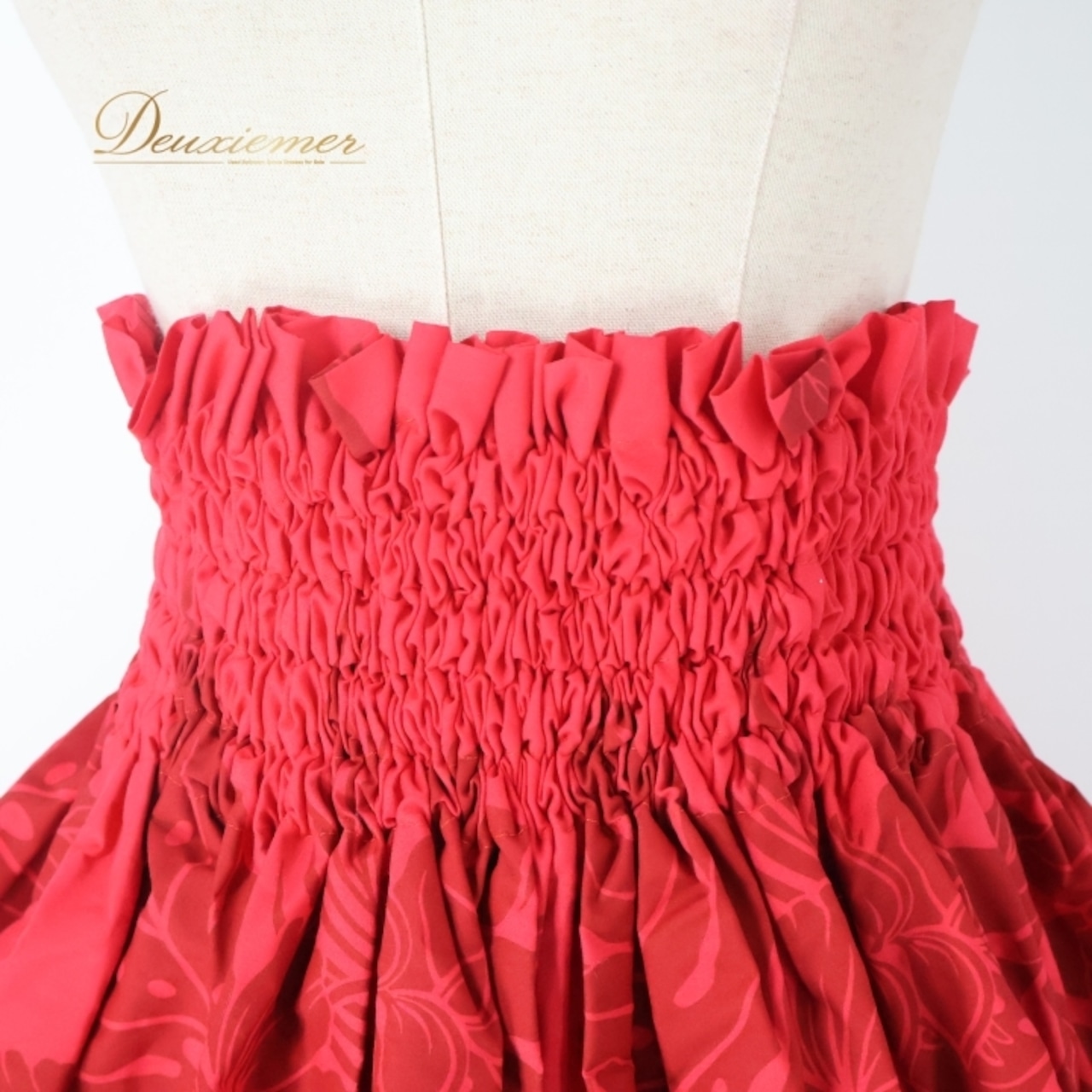 フラダンス 衣装 ワンピース ドレス レッド系 ハイビスカス柄 モンステラ柄 ハワイアンプリント アロハ フラ ダンス レッスン 練習 赤 華やか 鮮やか かわいい おしゃれ 上品 大人っぽい シングル スカート シンプル ふんわり かわいいデザイン パーティー ステージ衣装 ビーチ ハワイ フェスティバル オシャレ レディース 女性用