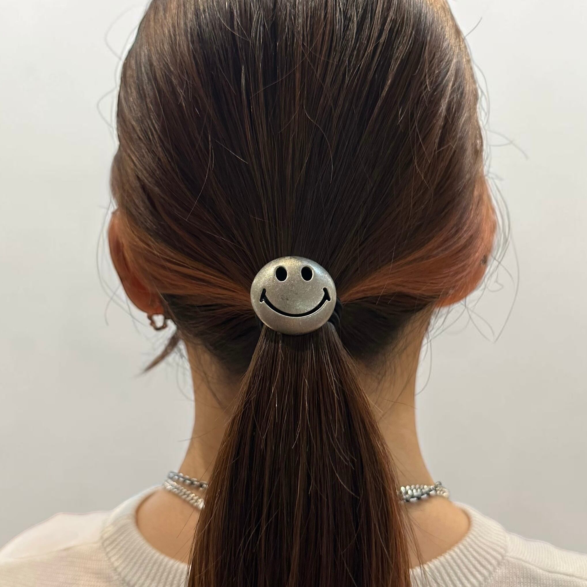 送料無料 ニコちゃん スマイル ヘアゴム アンティーク シルバー