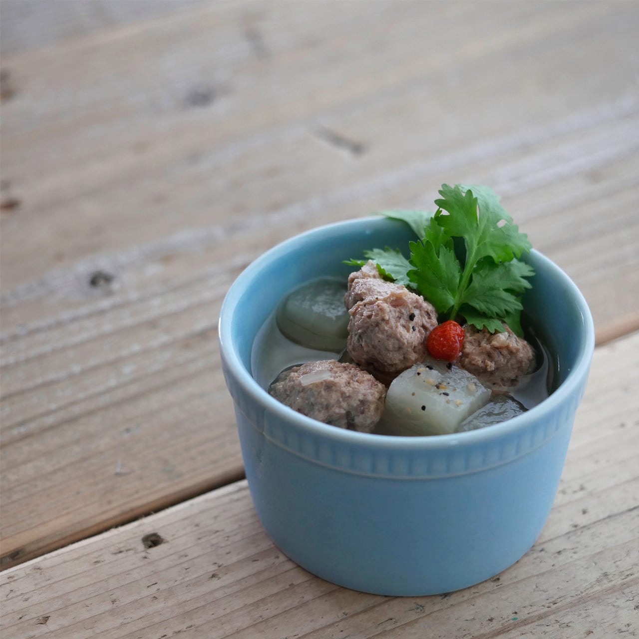 鶏団子のアジアンスープ