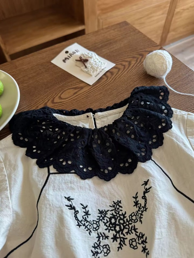 【取寄】blackレースフリルがおしゃれすぎる刺繍入りブラウス